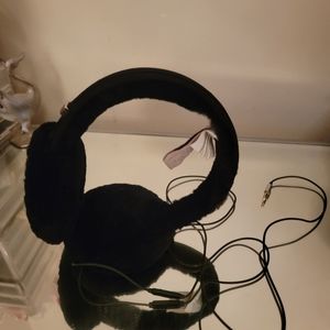 UGG Earmuff Speaker